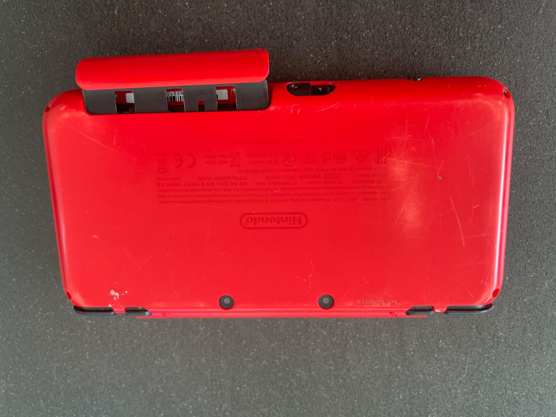 Nintendo Consoles: Nintendo 2DS XL -Pokéball Edition – D'occasion à Dällikon par buyandbehappy 3