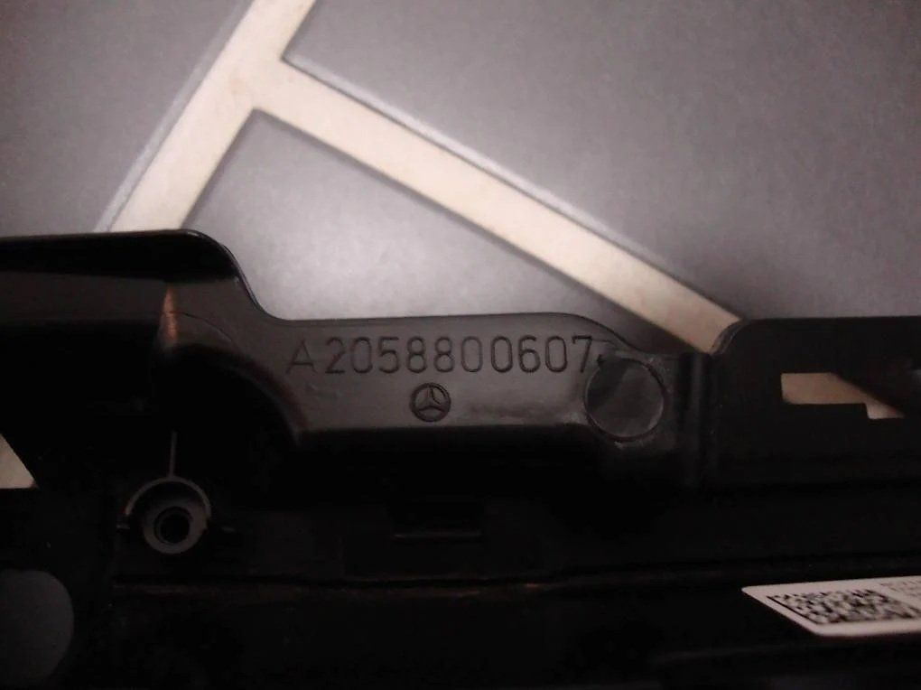Mercedes-Benz Tutti pezzi di ricambio auto: Mercedes C-Klasse W205 Kühlergrill – Usato da Ulisbach venduto da mironebraska 2