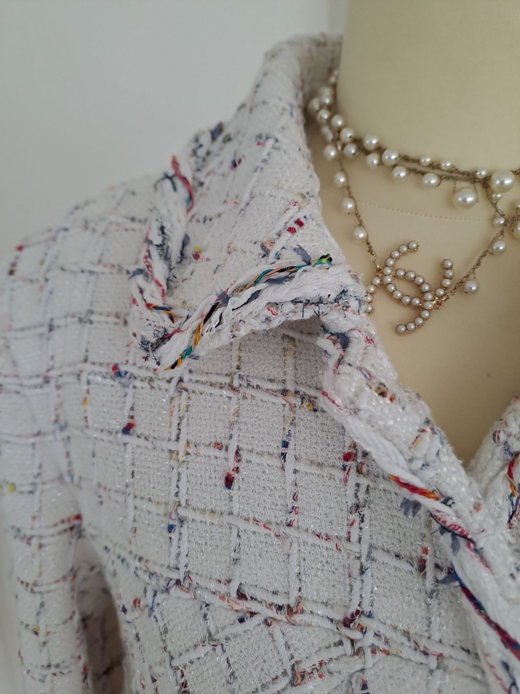 Chanel Giacche: CHANEL Tweed-Jacke Gr. 42 – Nuovo (secondo la descrizione) da Mettau venduto da Rewima 1