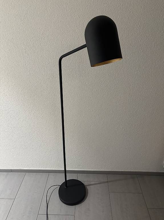 Lampen: Moderne schwarze Stehlampe – Gebraucht aus Schleinikon von vik_8v2w 1