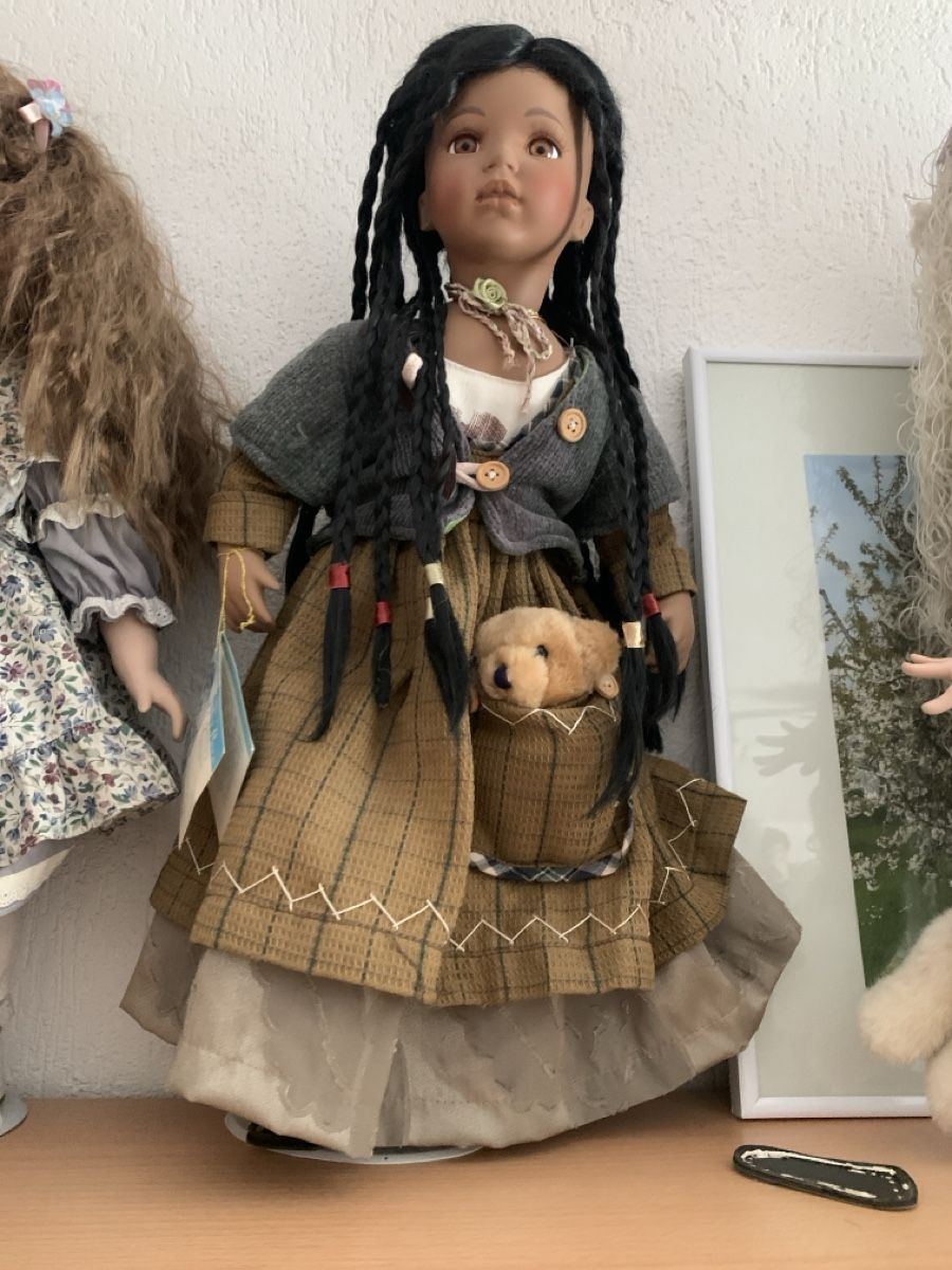 Puppen: Künstlerpuppe mit Zöpfen & Bärchen – Neu (gemäss Beschreibung) aus Wittnau von Mohrli0