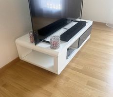 Salontisch mit ausdrehbarer Schublade 