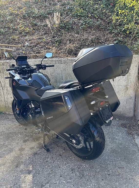 Touring: Honda Nt1100DC – D'occasion à Emmenbrücke par Admir_25 2