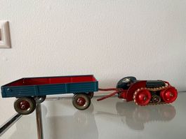 Blechspielzeug Traktor mit Anhänger (altes Aufziehmodell)
