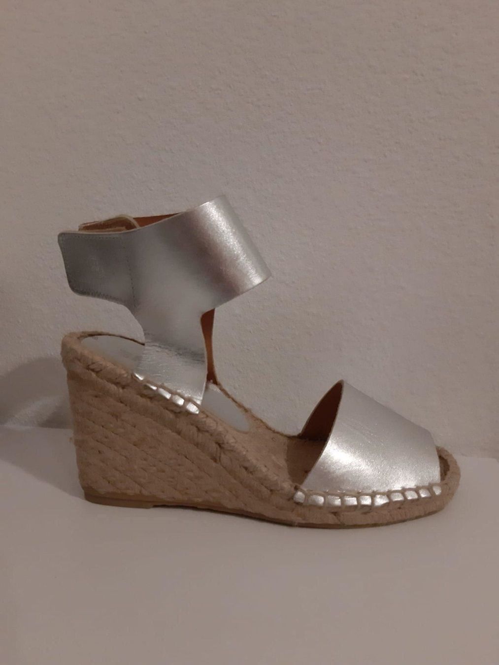Scarpe da donna: Silbrige Damen Sandalen/ selten benutzt – Nuovo e nell'imballaggio originale da Zug venduto da alex___4 1