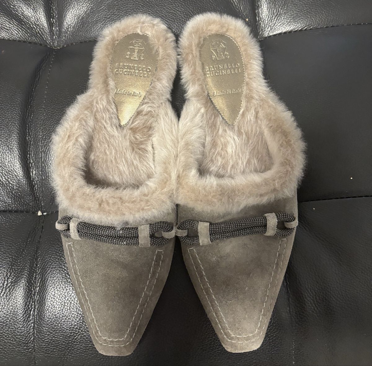 Brunello Cucinelli Scarpe da donna: Brunello Cucinelli "Fluffy Cozy" Grey Ballerinas – Usato da Chur venduto da Cuteclothes7k 1