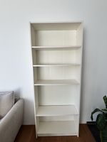 Weisses Ikea Regal