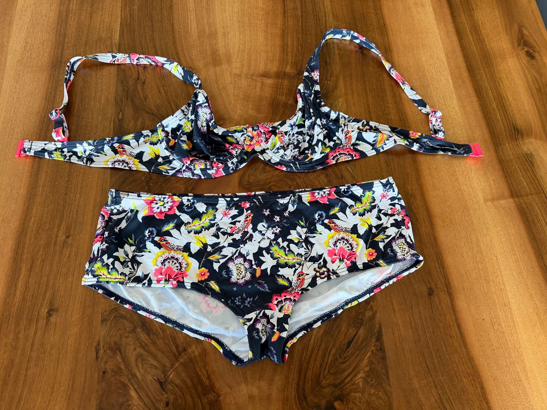Esprit Badekleider & Bikinis: Bikini, Esprit, Oberteil Grösse 38B, Hose Grösse 40 – Gebraucht aus Haslen AI von s176