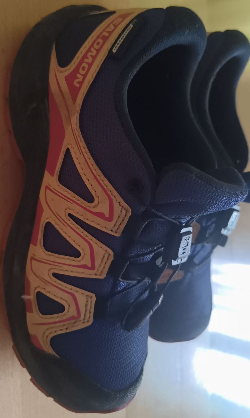 Salomon Schuhe für Mädchen: Salomon, Grösse 33, Top Zustand. – Gebraucht aus Aedermannsdorf von TBOOT