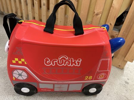 Trunki Kinderkoffer Feuerwehrauto, ideal für die Ferien 🚒