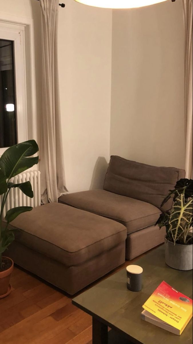 Divani: Ottoman sofa hair storage  – Usato da Zürich venduto da the_pjr8