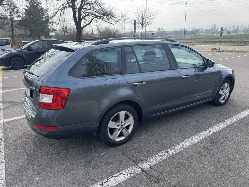 Skoda Automobili: Skoda Octavia 2.0 TDI Frisch ab MFK – Usato da Oberwil BL venduto da Samsung010 2