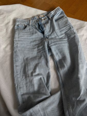 Hellblaue Levi’s Mom Jeans, Grösse 25