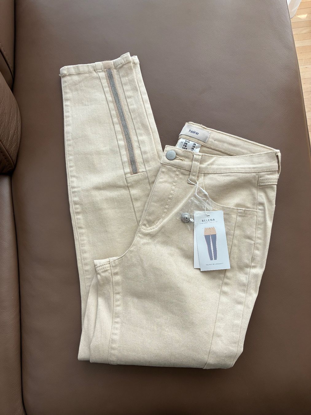 Heine Pantaloni: Neu heine Stretch Hose beige gr. 36 – Nuovo e nell'imballaggio originale da Amriswil venduto da Fisch79