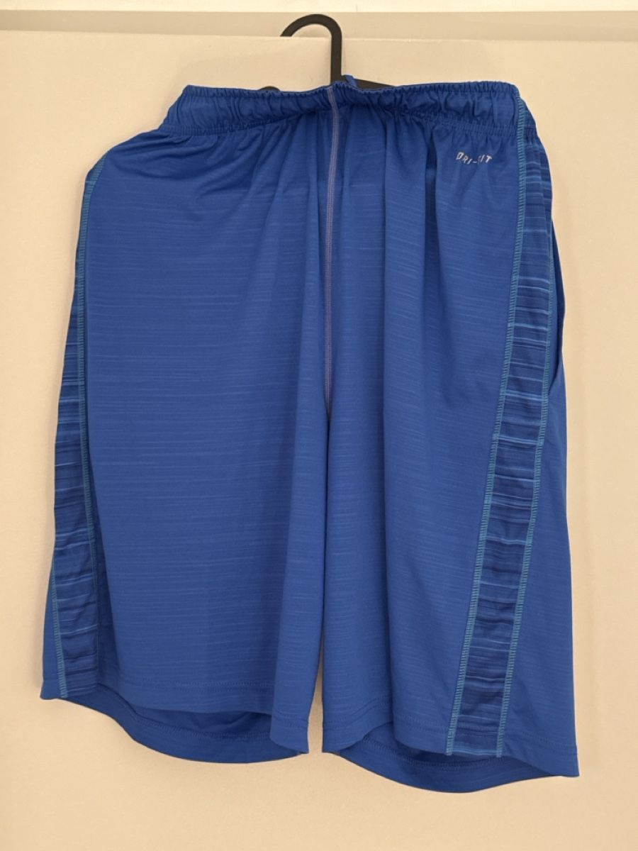 Nike Pantaloni: Nike Dri-FIT Shorts - Blue, Size Medium – Usato da Geneve venduto da fed_grg5 2