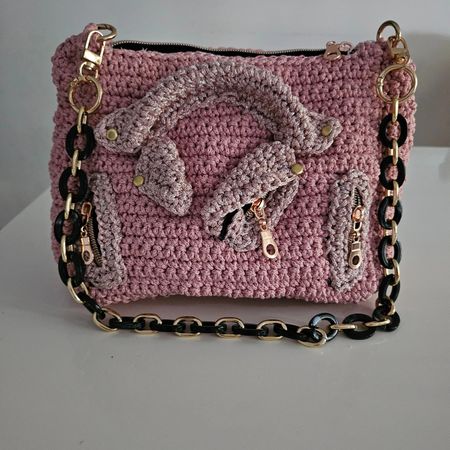 Sac à main crocheté rose poudré - Chic et original!