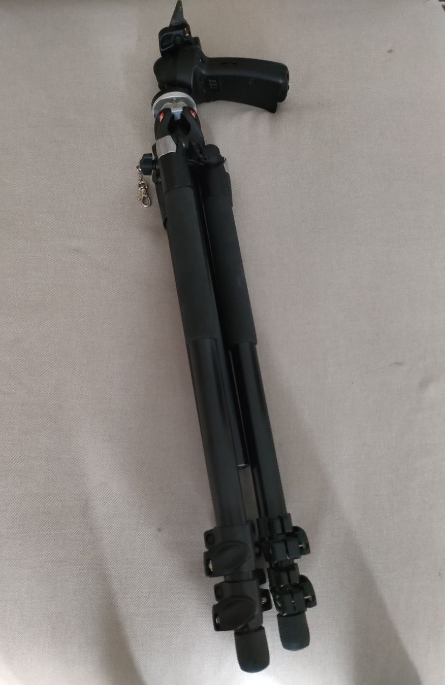 Manfrotto Stative & Köpfe: Kamera Stativ Manfrotto 055XPROB – Gebraucht aus Bern von Lidia.5
