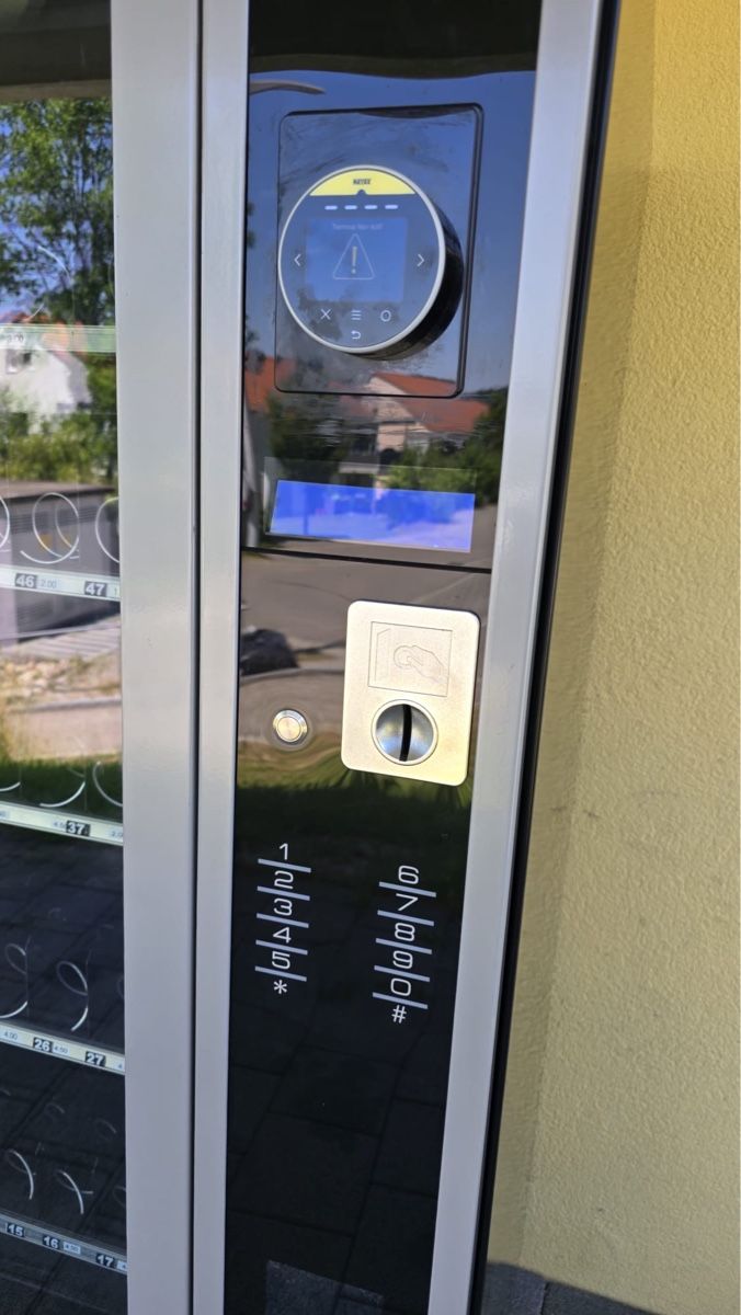 Sonstiges für die Gastronomie & Hotel: Snackautomat – Gebraucht aus melchnau von lua_lrz7 2