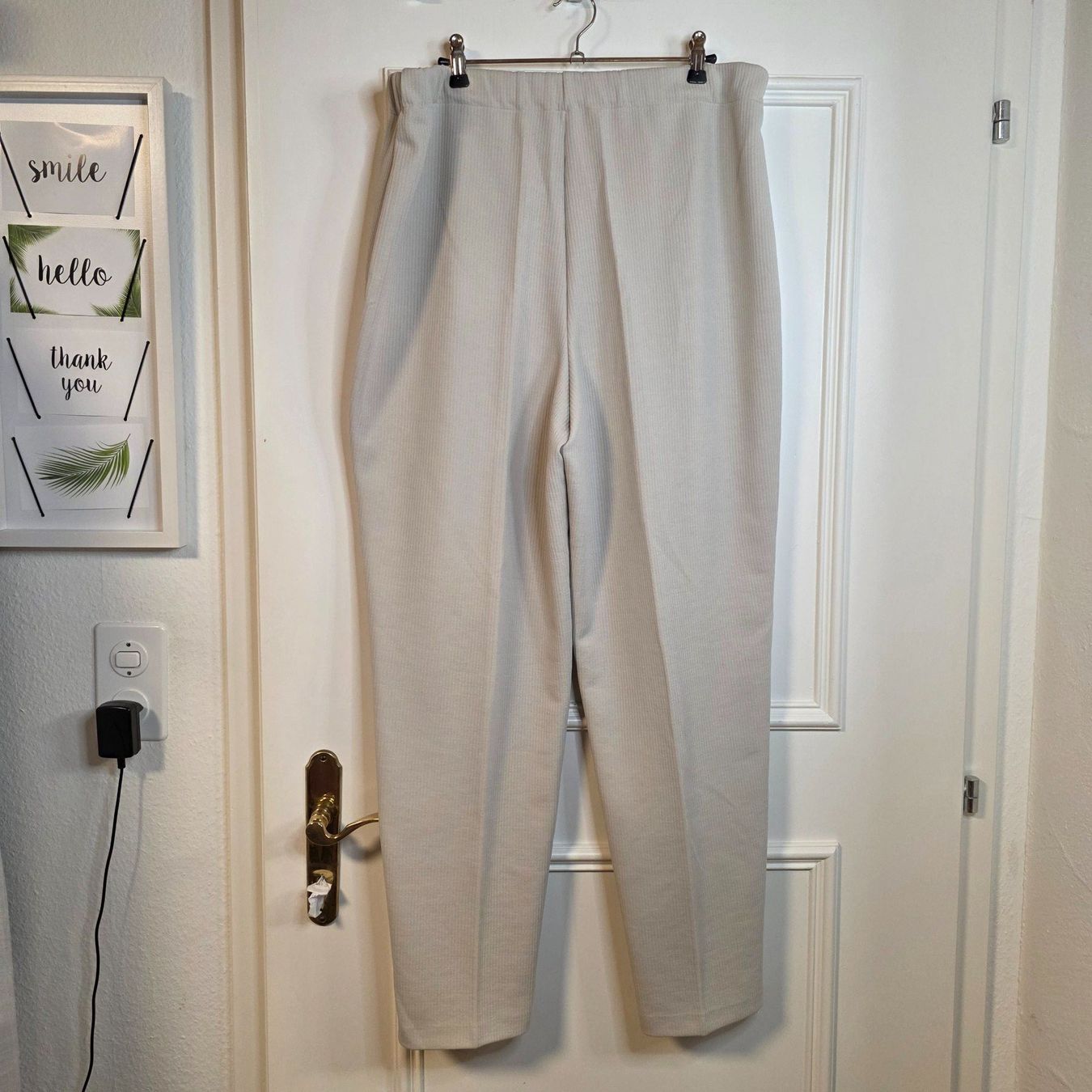 Pantaloni: Linea V Vintage Hose Sandfarbe Gr. 48 – Usato da Wald ZH venduto da CapLux 1