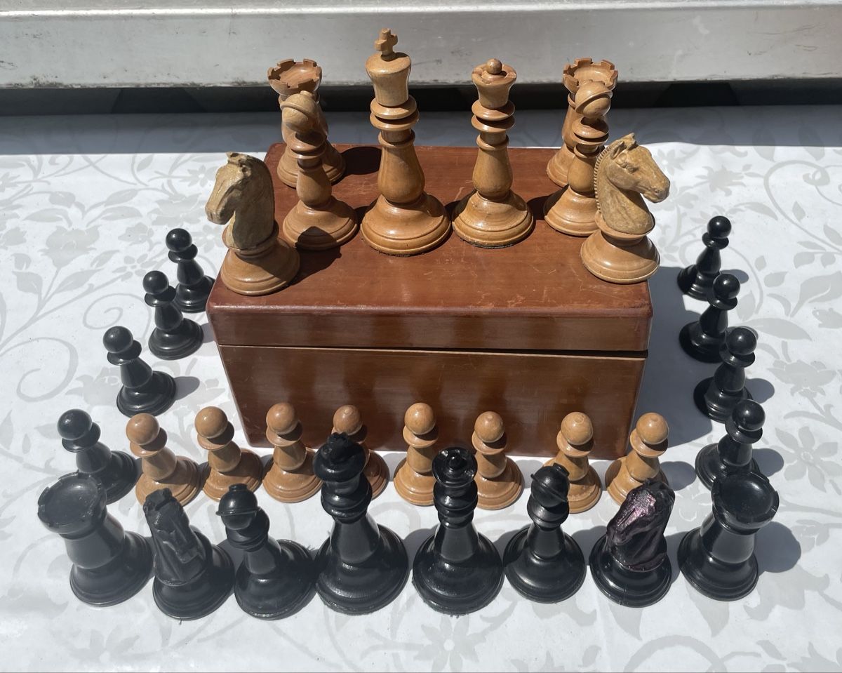 Giochi: Pièces d’échecs Lardy doublement pondérées  – Usato da Biel/Bienne venduto da Galaq 1