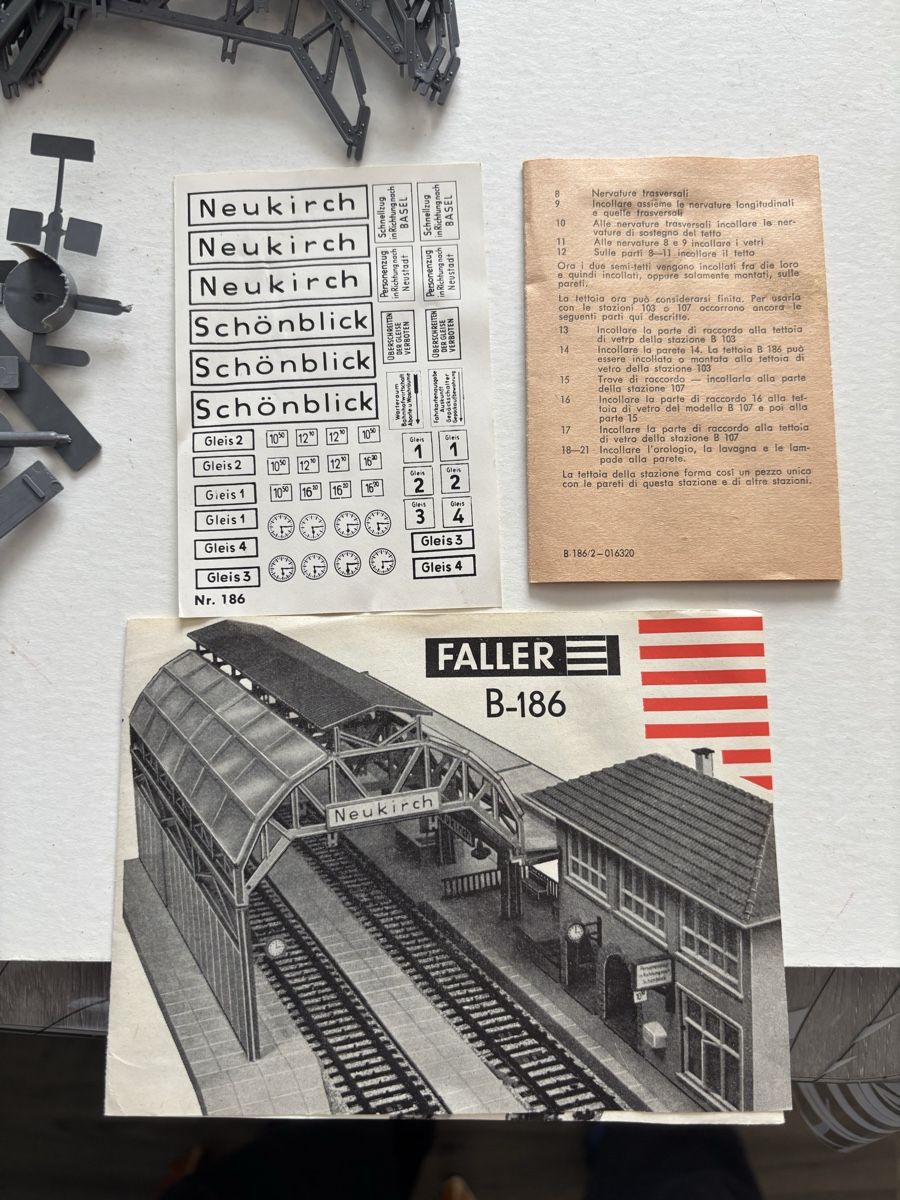 Faller Modellini di ferrovie: Faller B-186 Bahnhof Neukirch H0 mit OVP – Usato da Genève venduto da sho_67qj 8