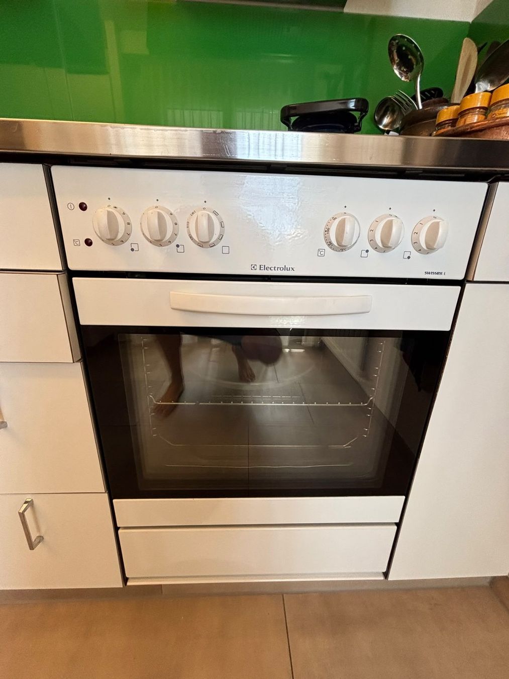 Cucine complete: Weisse Einbaucküche mit Elektroluxgeräten – Usato da Würenlos venduto da Rekalo 5