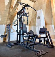 Kraftstation Fitness Station Body Solid mit Attachements