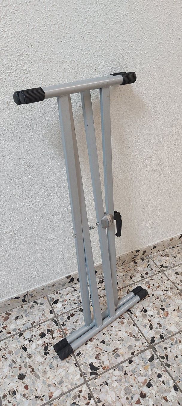 Strumenti musicali: BSX keyboardständer silber doppelrohr – Usato da Glattbrugg venduto da Swissmusik 2