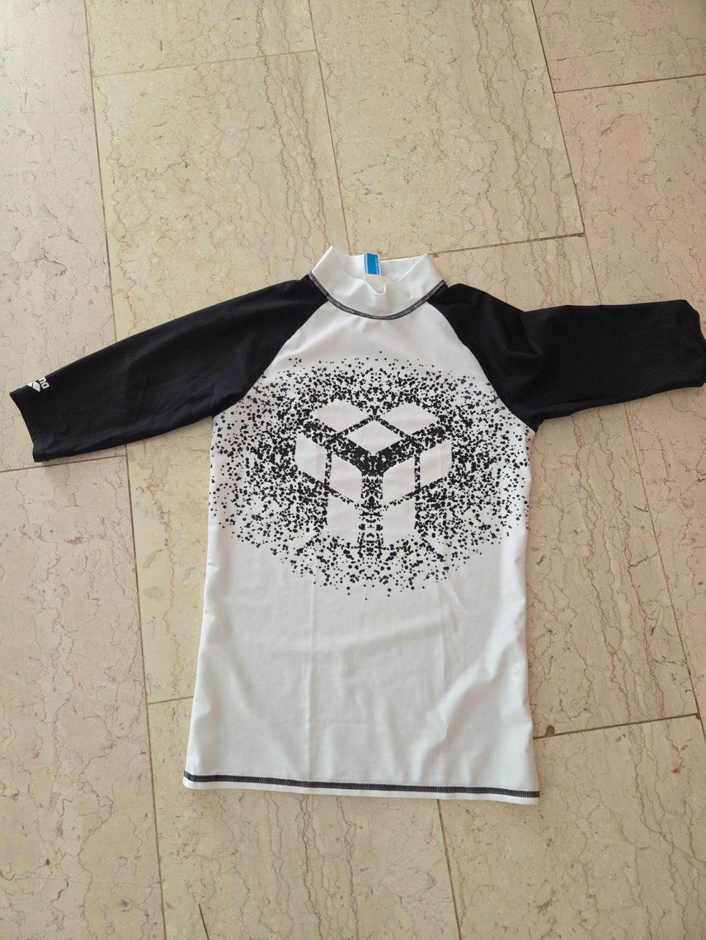 Arena T-shirt: Kurzarm-schwimm-shirt gr s – Usato da Diegten venduto da ruz_82rp