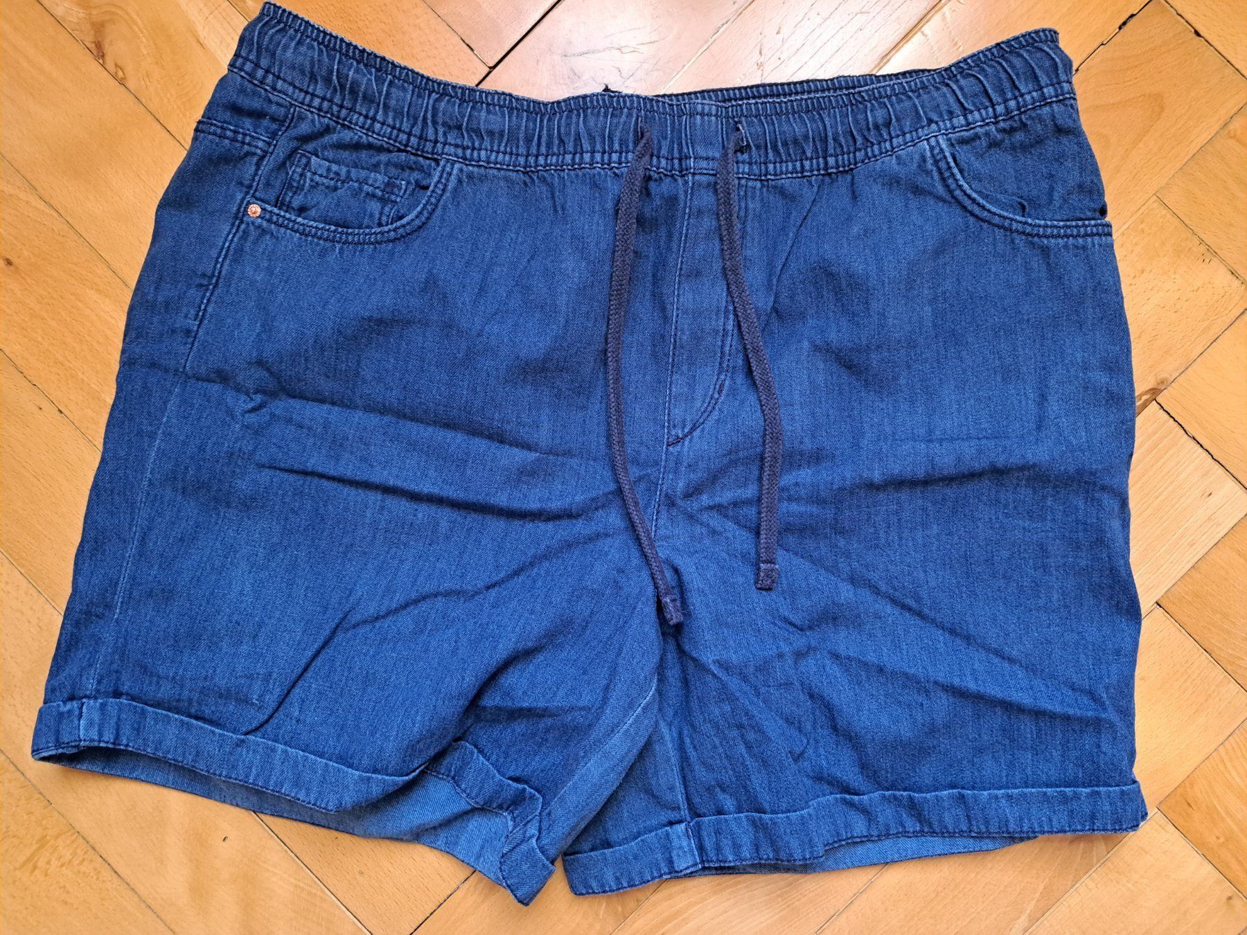 C&A Jeans: C&A Damen Jeans Shorts Gr. 44 – Usato da Oberlunkhofen venduto da dreihaselnuesse