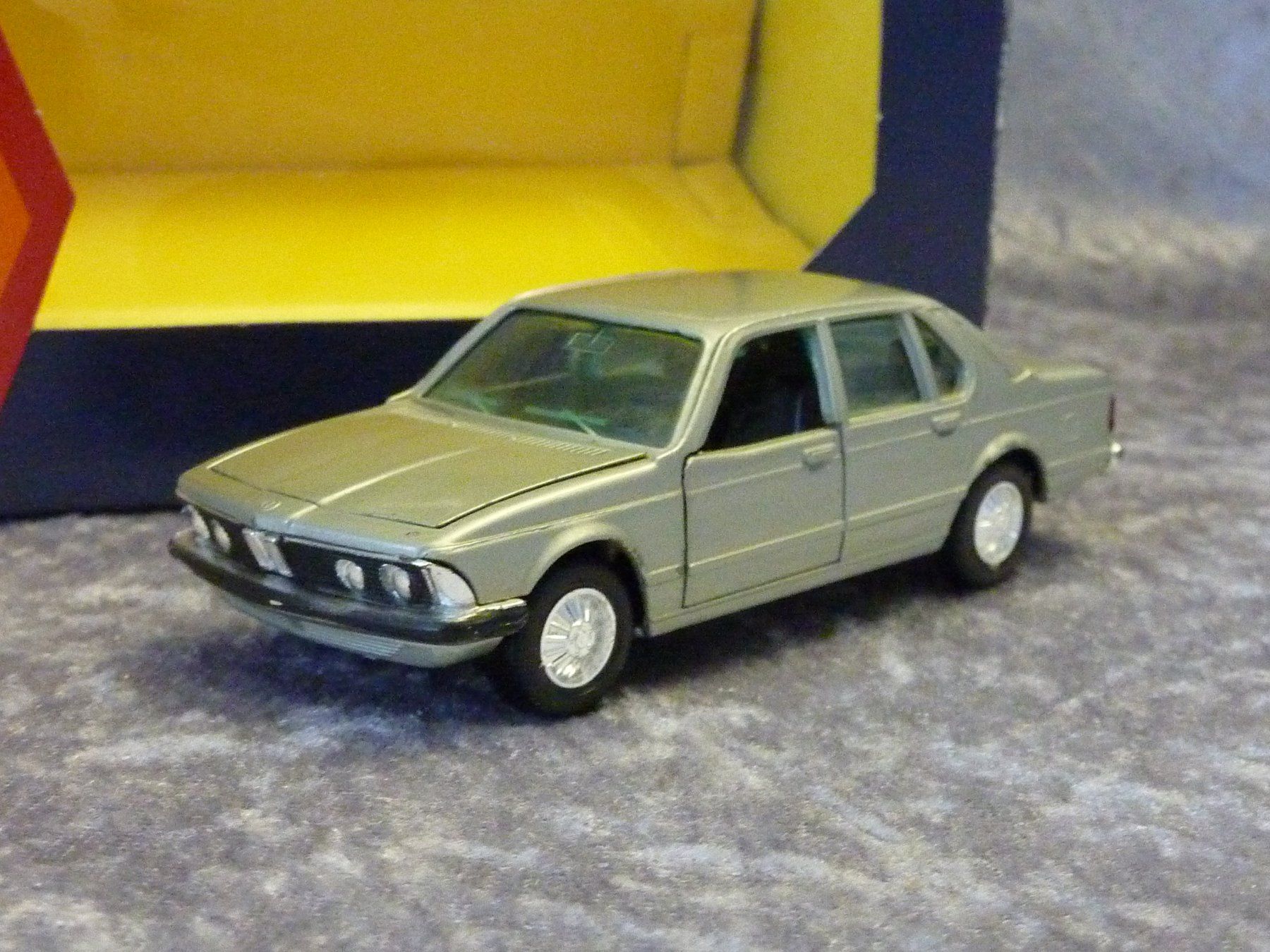 BMW Modellini d'auto: BMW 735i E23 1:43 – Nuovo (secondo la descrizione) da Dürrenäsch venduto da modellautos4you