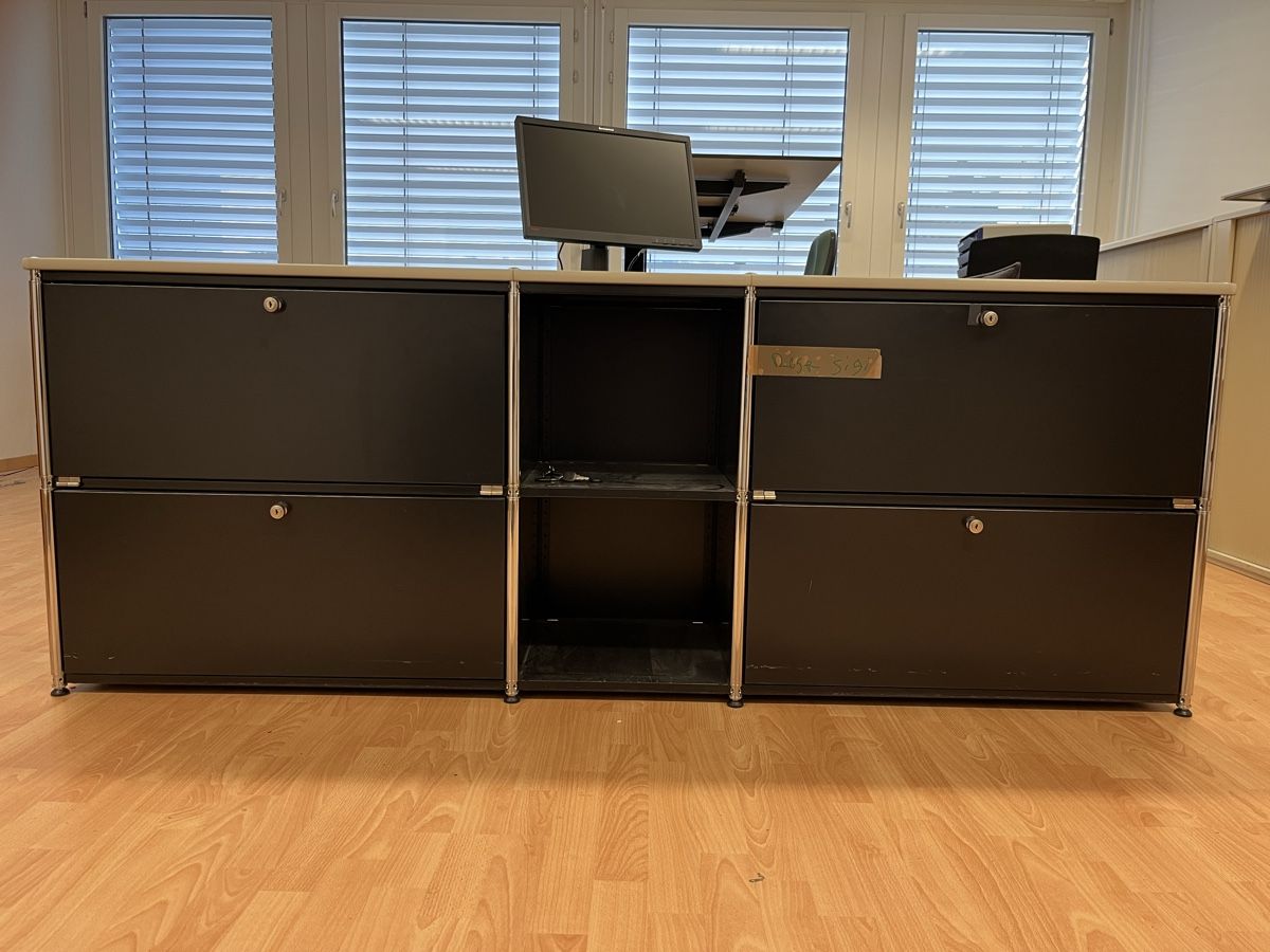 USM Cassettiere: Sideboard USM Haller schwarz  – Usato da Merenschwand venduto da atomicsigi