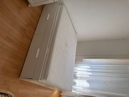 Bettgestell mit Schubladen / Bed with Storage