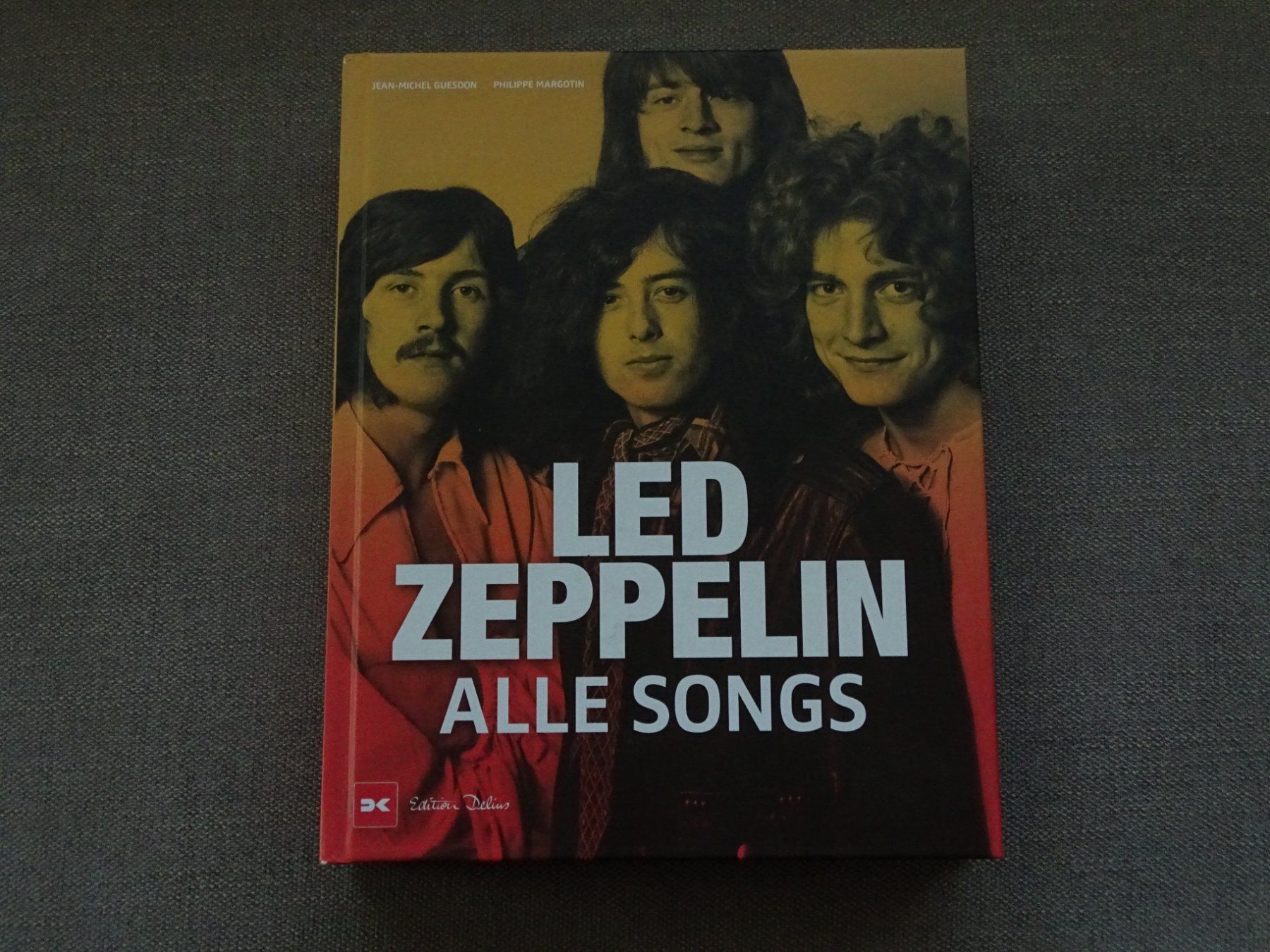 Libri: Buch Led Zeppelin 600 Seiten – Nuovo (secondo la descrizione) da Hirzel venduto da Musicman03