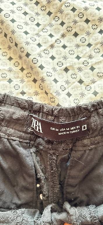Pantaloni: Short Zara taille M – Usato da Geneve venduto da tom_d7f8 2