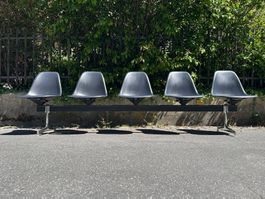 5 Stühle Vitra Eames Plastic Sidechair auf Traverse, schwarz