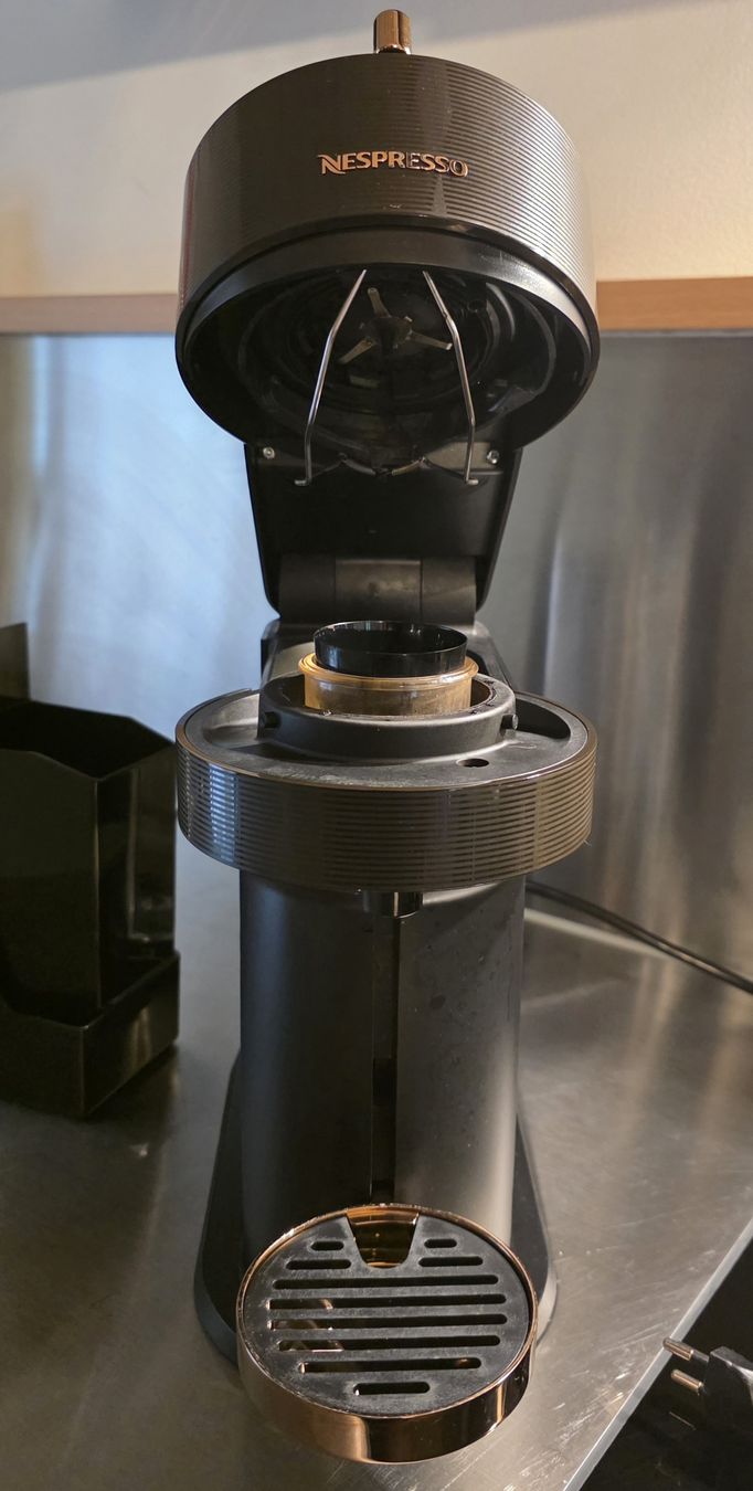 Nespresso Kaffeemaschinen & Espressomaschinen: Nespresso Vertuo Next Coffee Machine, deluxe – Gebraucht aus Elsau von tomtom198502 5