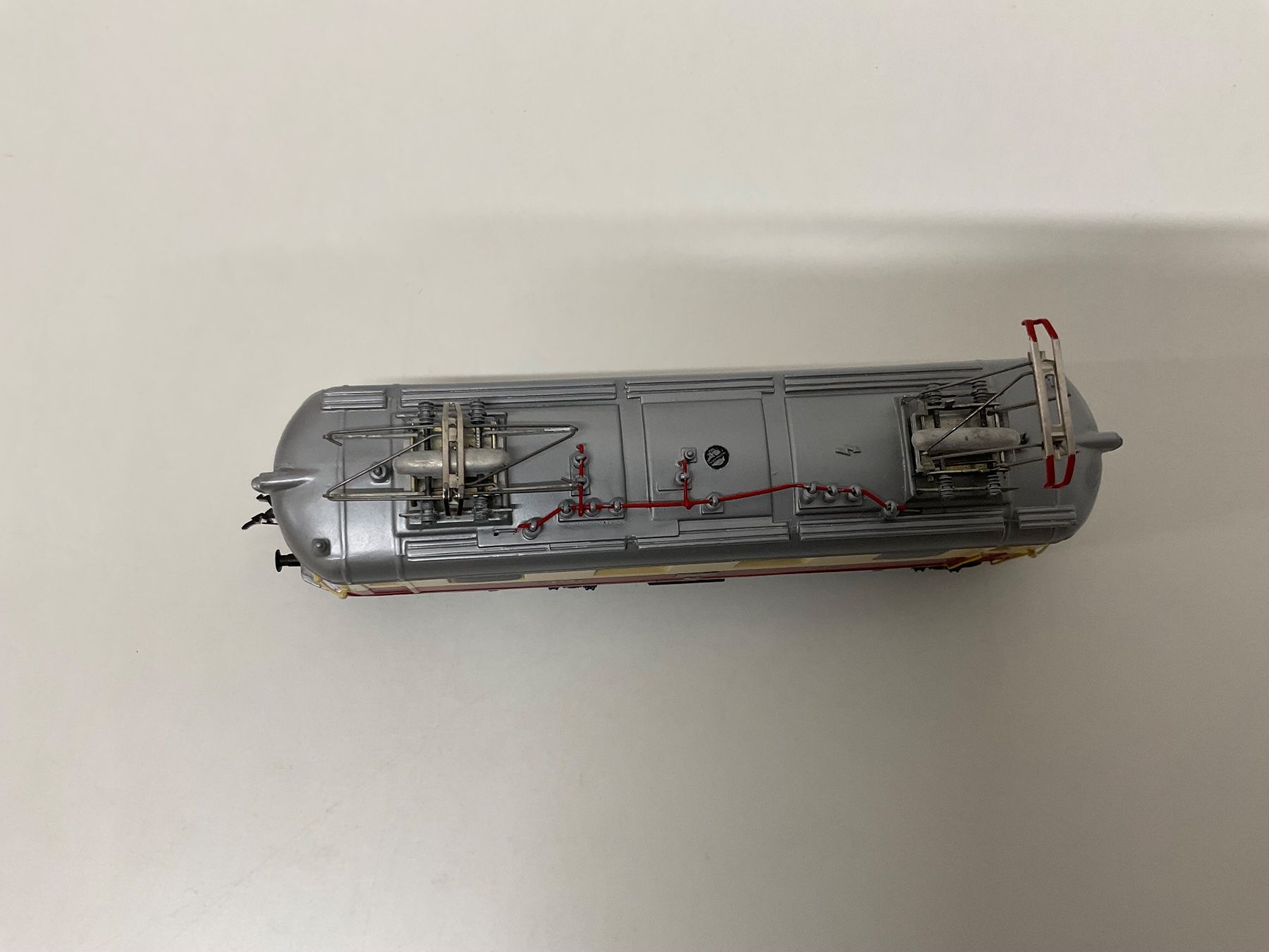 Modelleisenbahnen: Re 4/4 I TEE/SBB in DC Analog, könnte Swisstoys oder Swimo – Gebraucht aus Chur von Chur75 4