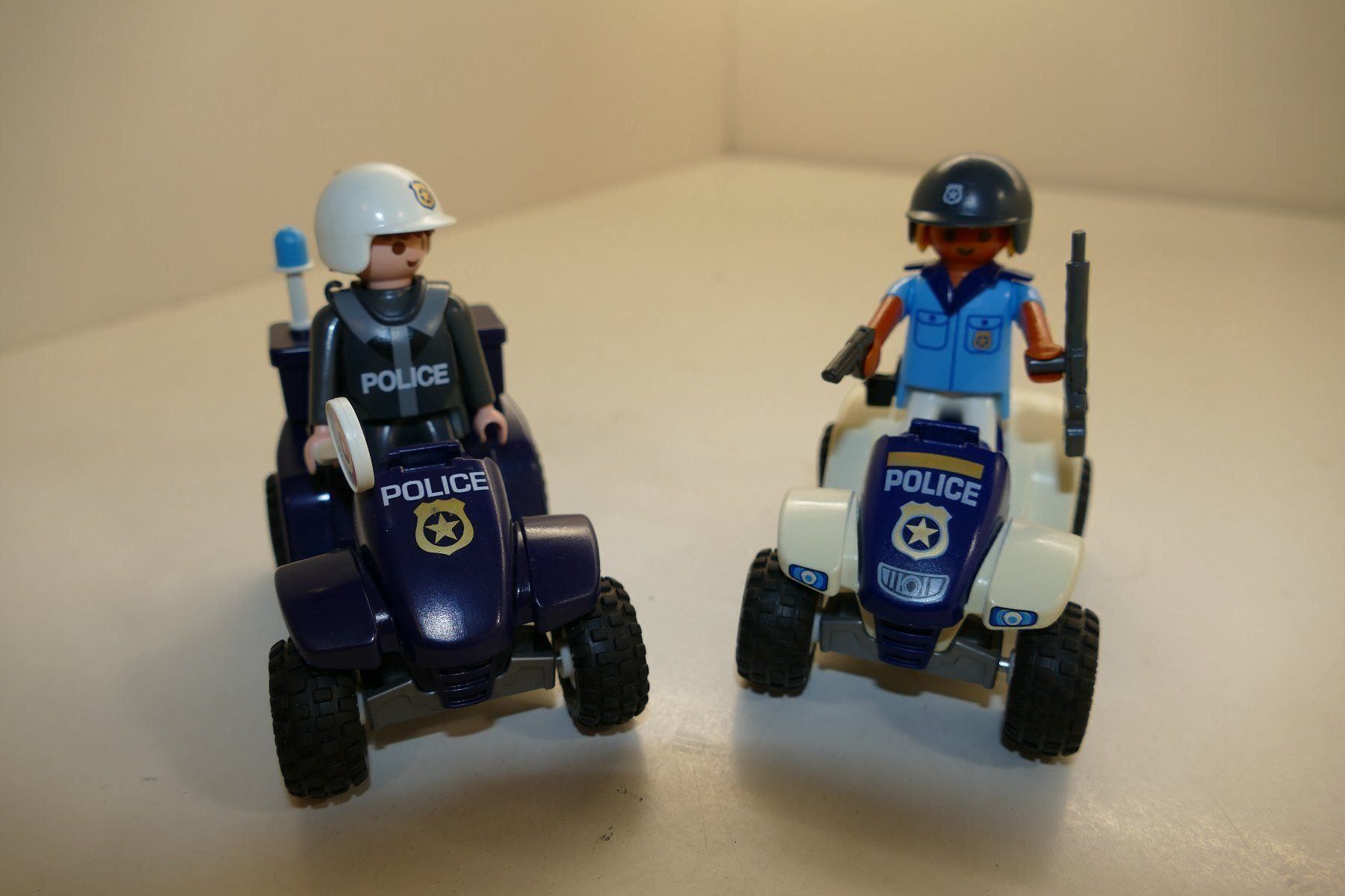 Playmobil Giocattoli: Playmobil: 2xPolizei Squad – Usato da Niederhasli venduto da rail-duerst