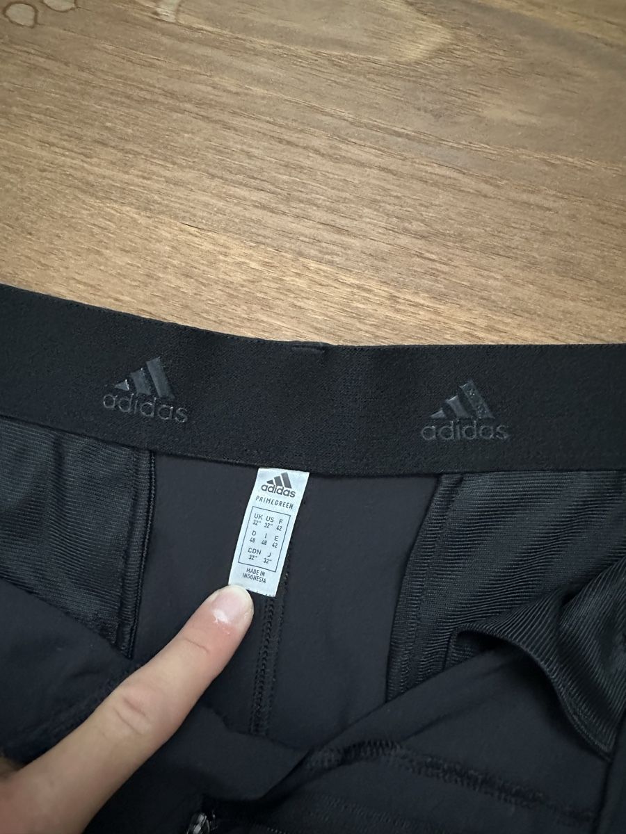 Adidas Pantaloni: Herren Golfshorts Schwarz Grösse 48 – Usato da Bad Ragaz venduto da Fischer_17 1
