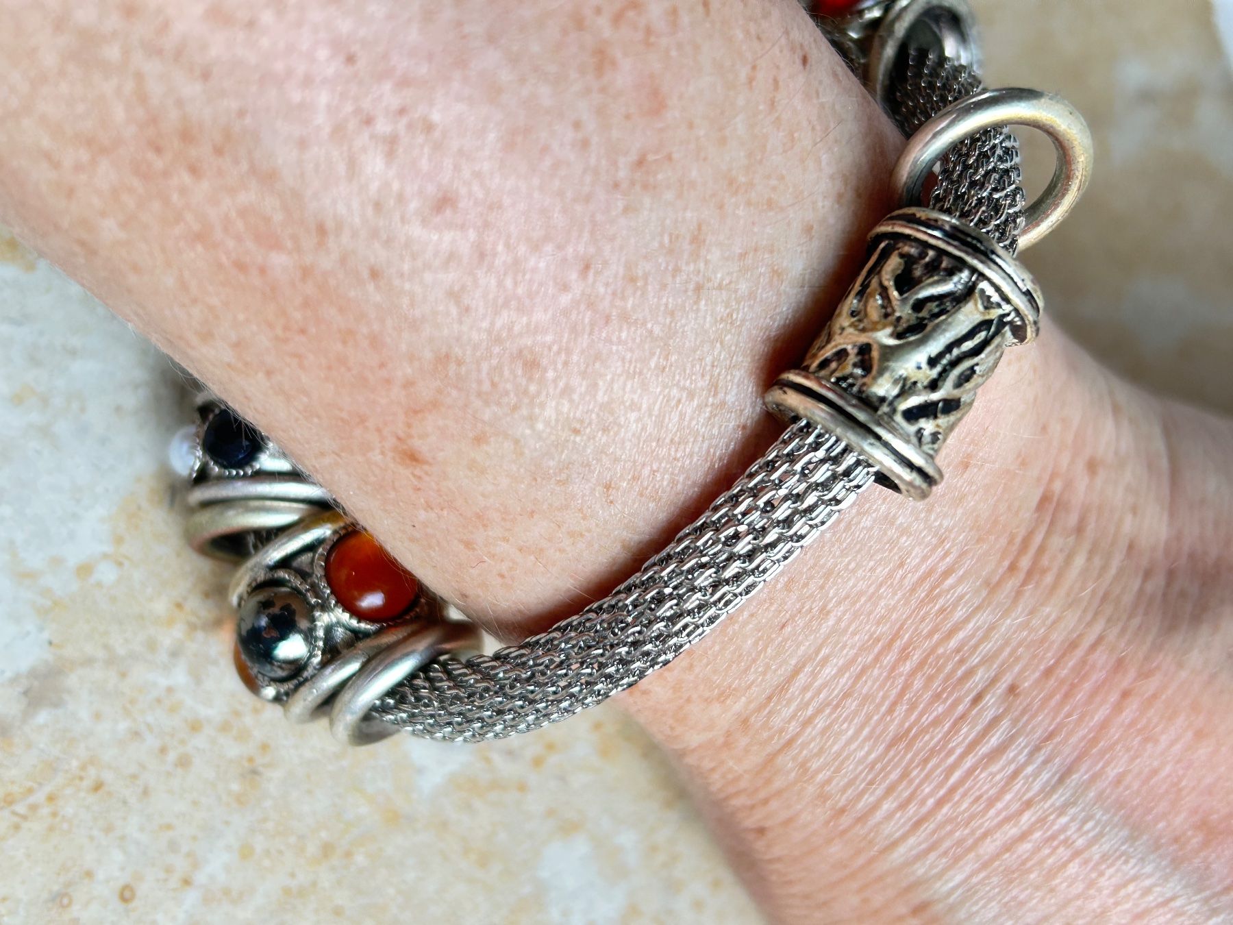 Bracciali & Braccialetti: ARMBAND orange-schwarz – Usato da Laufen venduto da Bellebellezza 1