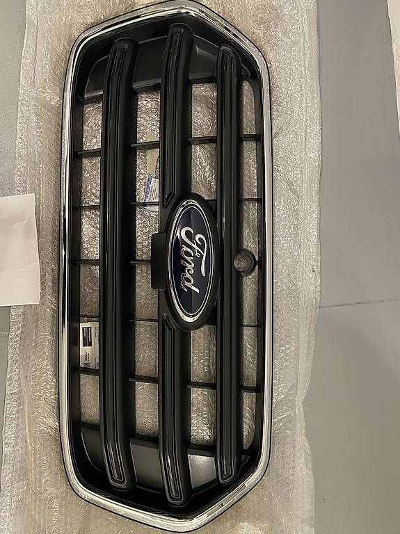 Toutes les pièces auto: Front Stoßfänger Kühlergrill Ford Transporter 2023 Bus  – D'occasion à Bern par nat_wf7x