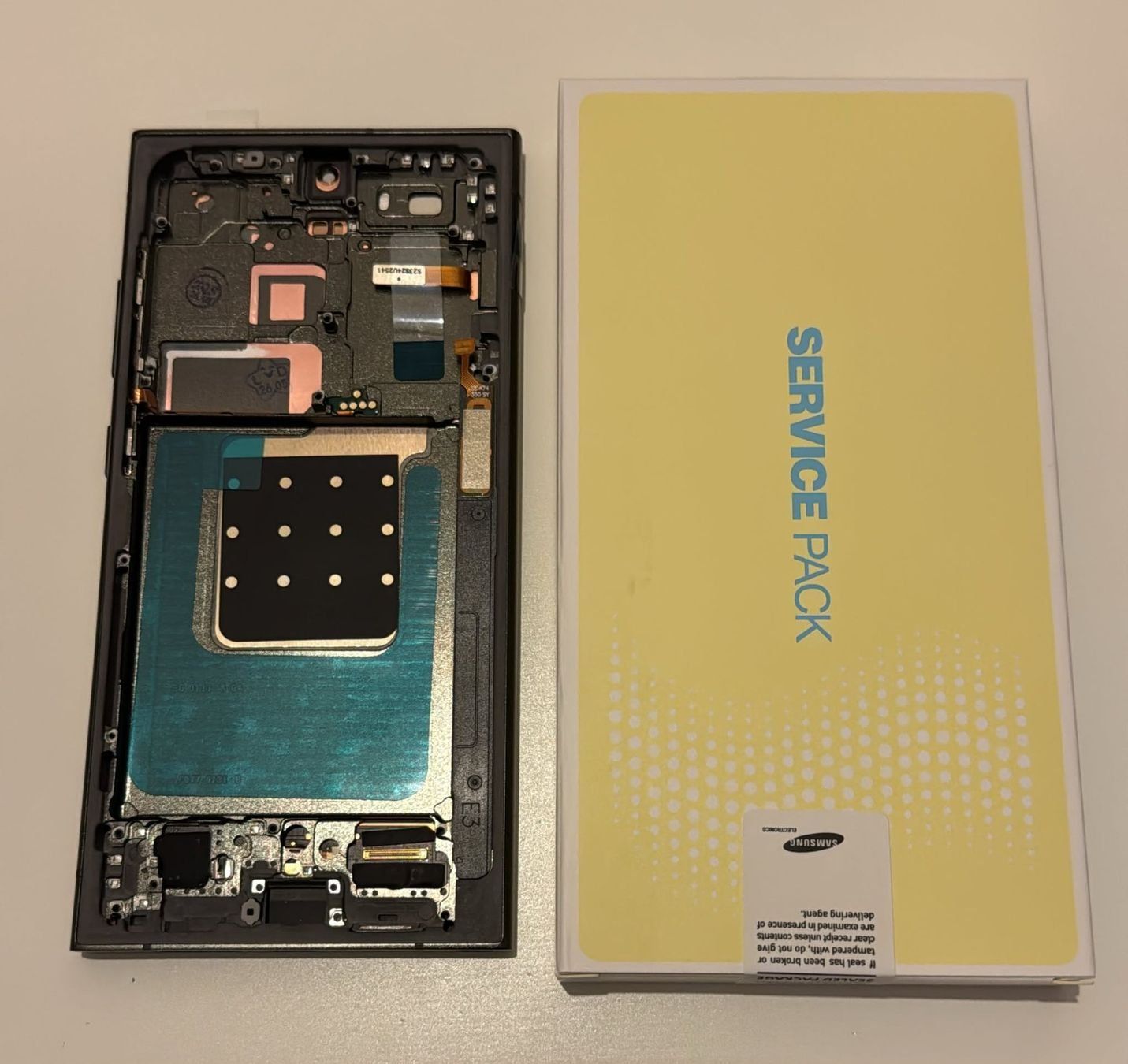 Monitore: Display Samsung S24 Ultra Oled – Neu und originalverpackt aus Leukerbad von mig_8bbp 1
