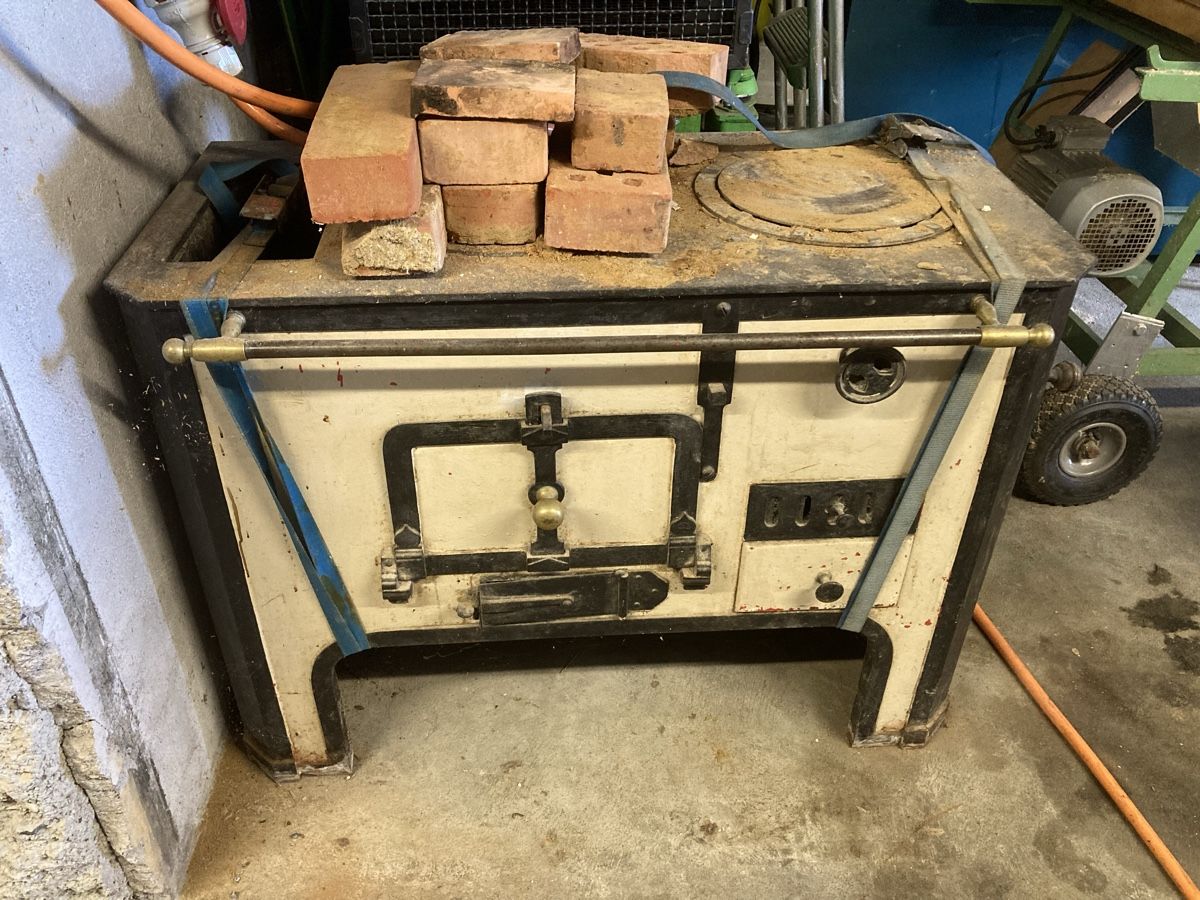 Autres meubles anciens: Holz Kochherd Holzofen – D'occasion à Gibswil par mai_pw2j