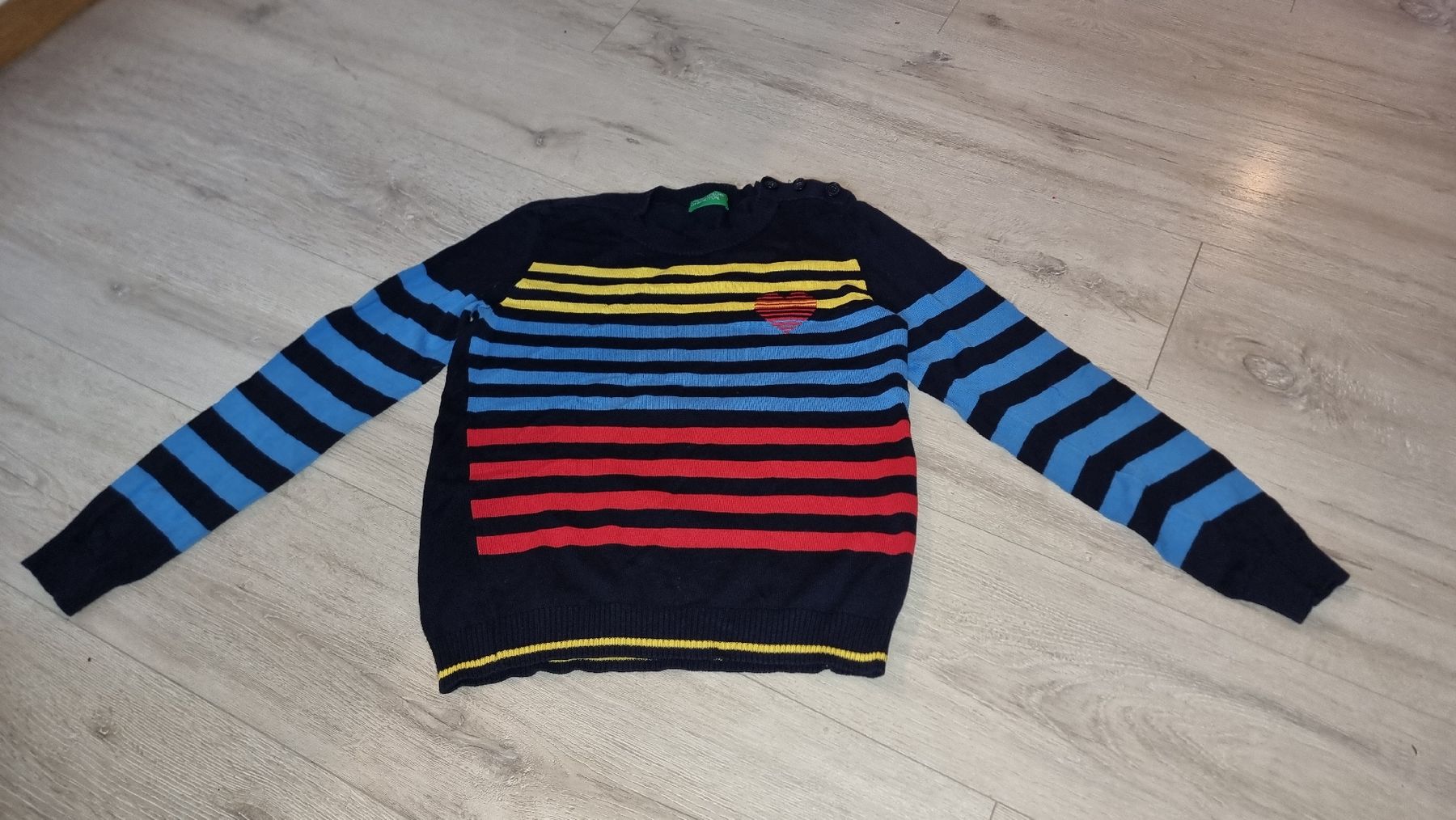 Benetton Pullover & Sweatshirts: Benetton Pullover XS gestreift bunt Herz neuwertig  – Gebraucht aus Wigoltingen von Zuckerfee84