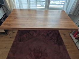 Tischplatte Nussbaum mit Metallbeinen L140cm B70cm H75cm