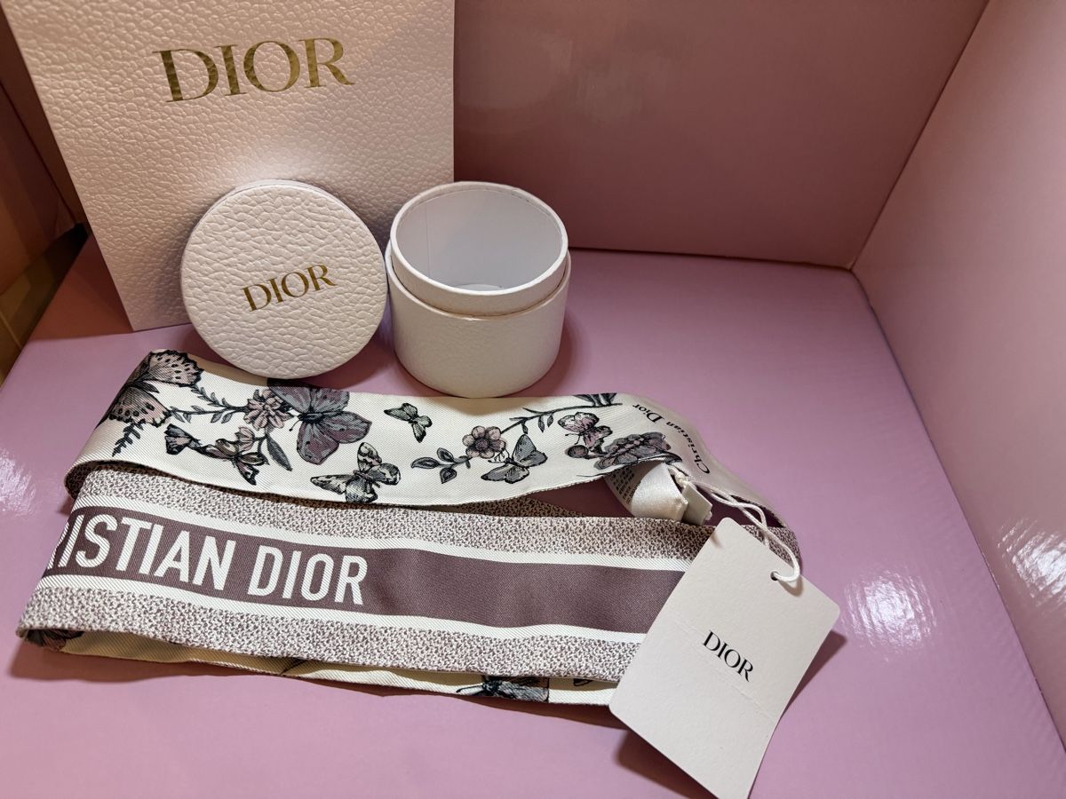 Dior Foulard & Sciarpe: Dior Seiden Mitzah-Schal – Nuovo (secondo la descrizione) da Bern venduto da Blueangel6 2