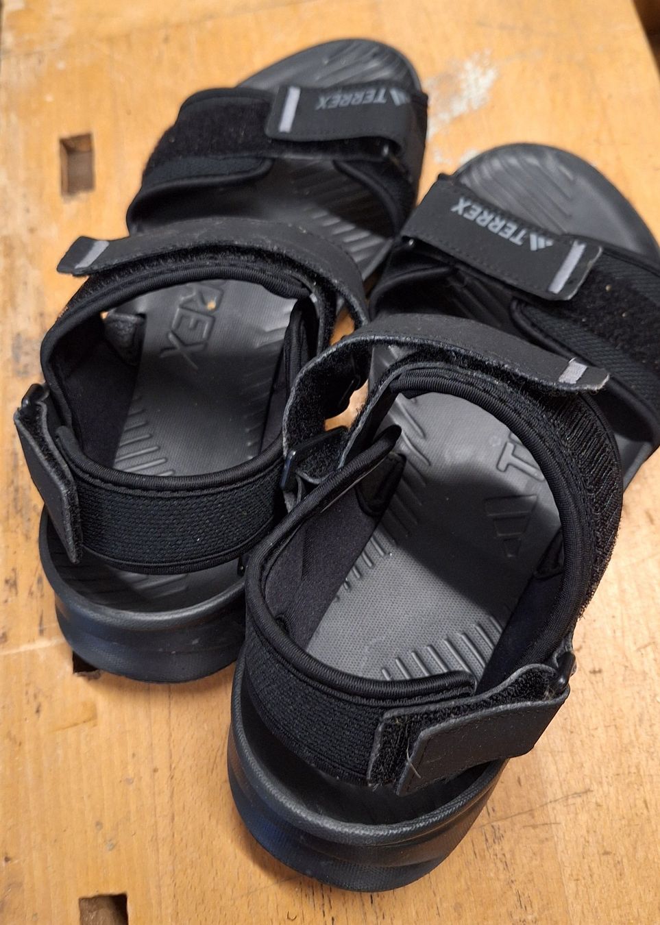 Adidas Scarpe da uomo: Trekking Sandalen – Usato da Russikon venduto da Mochx 1