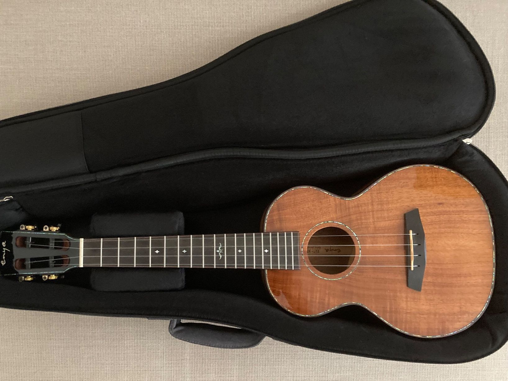 Strumenti musicali: Enya A5 Premium Koa Premium Ukulele – Nuovo e nell'imballaggio originale da Basel venduto da ltr_dmh7