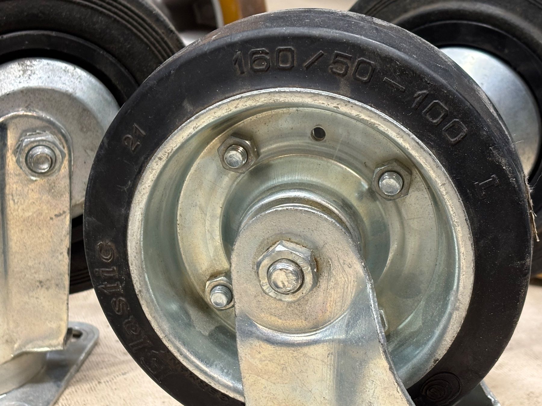 Altro per stoccaggio & trasporto: Konvolut an Rollen, Lenkrollen, Bockrollen, verschiedene! – Usato da Winterthur venduto da ReUse_Baumarkt 7